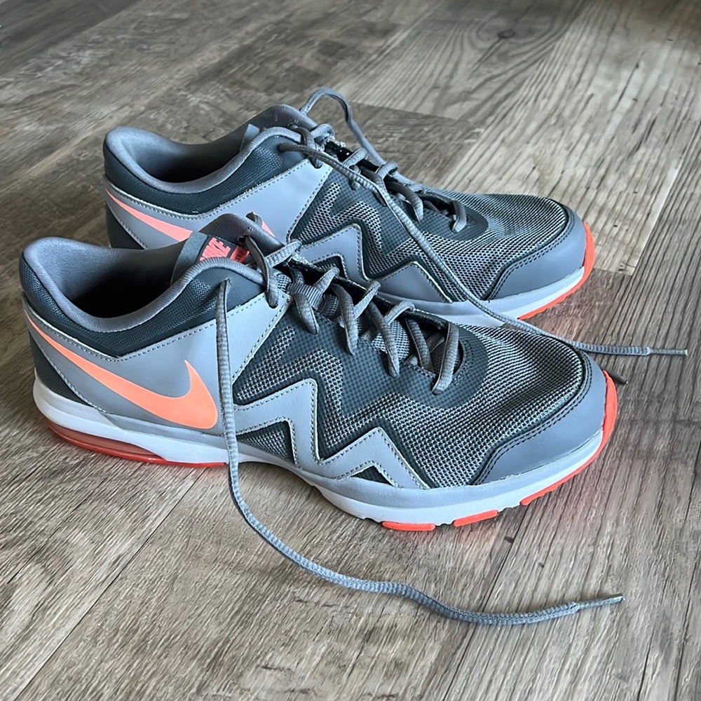 Nike Air Sculpt TR 2 Women’s Cross Trainers.